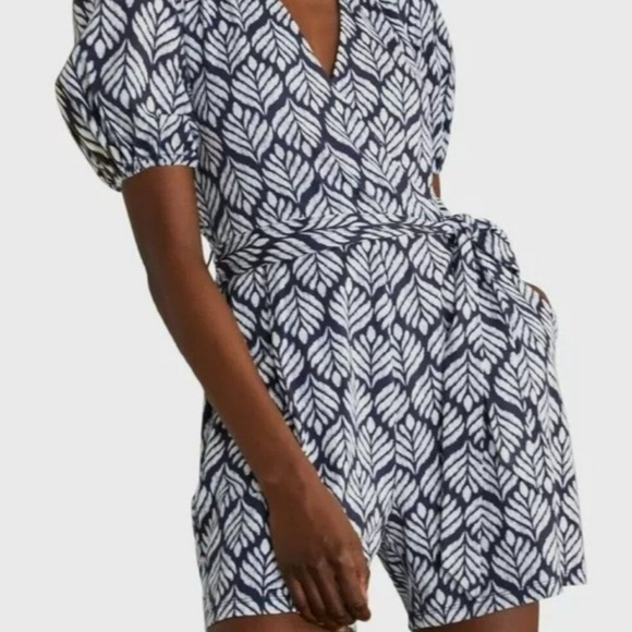 Boden Dresses & Skirts - Boden‎ puff sleeve plunge neck shorts romper. EUC. Size 10P